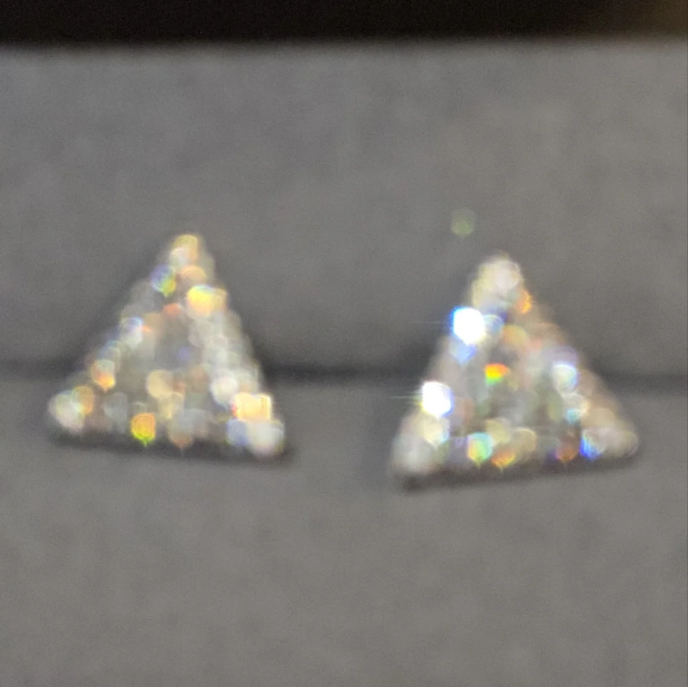 Moissanite Diamond Stud Earrings. D VVS1. Genuine Moissanite - Picture 4 of 6